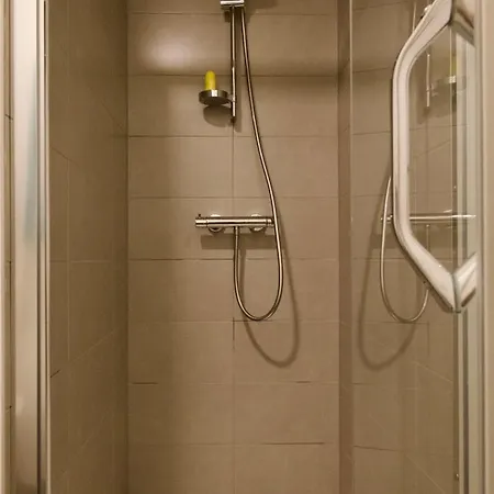 Cosy Renovated For Two In T114 *