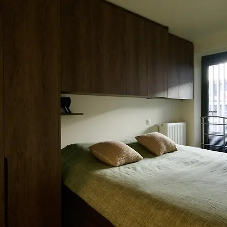 Cosy Renovated For Two In T114