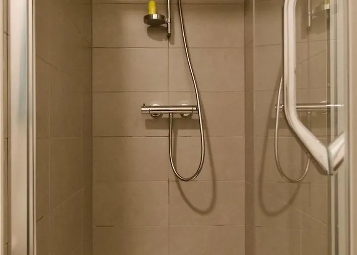 Cosy Renovated For Two In T114 *