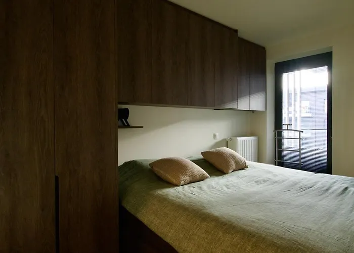 Cosy Renovated For Two In T114