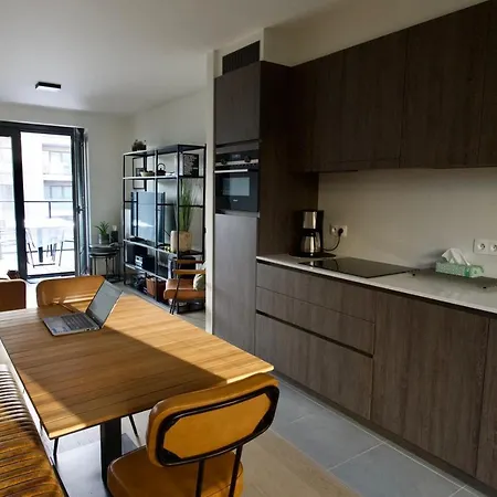 Cosy Renovated For Two In T114 *